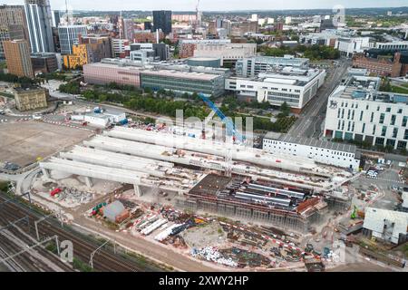 Curzon Street, Birmingham, 21. August - die Arbeiten an der HS2 in Birmingham werden fortgesetzt, da der Endbahnhof Curzon Street gebaut wird. Vier der acht Gleise, die gebaut werden, sollen überflüssig werden, nachdem die Regierung weitere Strecken der Strecke aufgegeben hat. HS2 sagte, es wäre billiger für sie, die Gleise zu bauen, als nicht. Die vier ungenutzten Bahnsteige werden leer gelassen, ohne Schienen oder Signalanlagen, um unnötige Kosten für ihre Inbetriebnahme zu vermeiden. Quelle: Stop Press Media/Alamy Live News Stockfoto