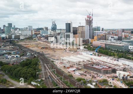 Curzon Street, Birmingham, 21. August - die Arbeiten an der HS2 in Birmingham werden fortgesetzt, da der Endbahnhof Curzon Street gebaut wird. Vier der acht Gleise, die gebaut werden, sollen überflüssig werden, nachdem die Regierung weitere Strecken der Strecke aufgegeben hat. HS2 sagte, es wäre billiger für sie, die Gleise zu bauen, als nicht. Die vier ungenutzten Bahnsteige werden leer gelassen, ohne Schienen oder Signalanlagen, um unnötige Kosten für ihre Inbetriebnahme zu vermeiden. Quelle: Stop Press Media/Alamy Live News Stockfoto