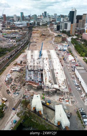 Curzon Street, Birmingham, 21. August - die Arbeiten an der HS2 in Birmingham werden fortgesetzt, da der Endbahnhof Curzon Street gebaut wird. Vier der acht Gleise, die gebaut werden, sollen überflüssig werden, nachdem die Regierung weitere Strecken der Strecke aufgegeben hat. HS2 sagte, es wäre billiger für sie, die Gleise zu bauen, als nicht. Die vier ungenutzten Bahnsteige werden leer gelassen, ohne Schienen oder Signalanlagen, um unnötige Kosten für ihre Inbetriebnahme zu vermeiden. Quelle: Stop Press Media/Alamy Live News Stockfoto