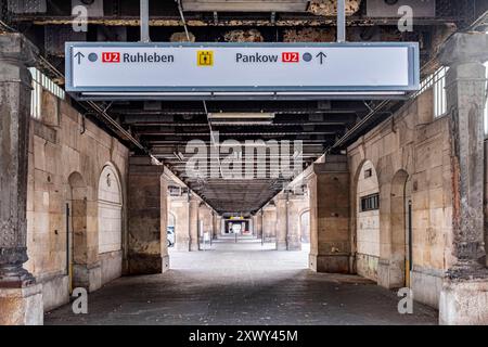 U-Bahn U2 Linie Bulowstraße die erhöhte U-Bahn Linie U2 an der Bulow Straße, Haltestelle für das Urban Nation Museum. Berlin, Deutschland. Berlin BulowStrasse Berlin Deutschland Copyright: XGuidoxKoppesxPhotox Stockfoto