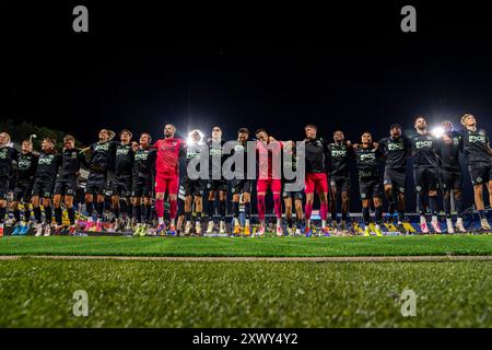 WAALWIJK, NIEDERLANDE - 17. AUGUST: Etienne Vaessen vom FC Groningen, Marco Rente vom FC Groningen, Leandro Bacuna vom FC Groningen, Johan Hove vom FC Groningen, Luciano Valente vom FC Groningen, Jorg Schreuders vom FC Groningen, Tika de Jonge vom FC Groningen, Finn Stam vom FC Groningen, Thom van vom FC Groningen, Brynjolfur Willumsson vom FC Groningen, Noam Emeran vom FC Groningen, Hidde Jurjus vom FC Groningen, Dirk Jan Baron vom FC Groningen, Stockfoto