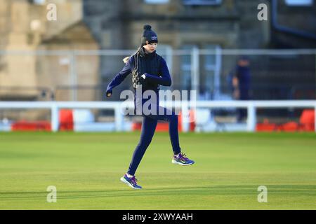 August 2024; Old Course in St Andrews, St Andrews, Fife, Schottland; AIG Womens Open Golf, Übungstag 3; Nelly Korda aus den USA überspringt das erste Fairway des Old Courses, St Andrews Links während des Pro-am bei den AIG Women's Open Stockfoto