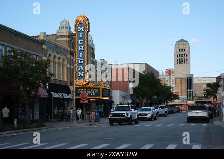 East Liberty Street mit dem Michigan Theater im Zentrum von Ann Arbor Michigan USA Stockfoto