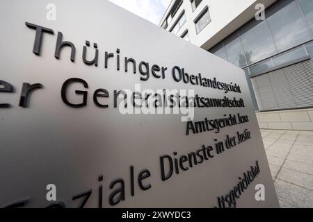 Justizzentrum Jena 20082024 - im Justizzentrum Jena sind das Thueringer Oberlandesgericht, das Amtsgericht Jena, die Generalstaatsanwaltschaft Thueringen, die sozialen Dienste in der Justiz und das Thueringer Anwaltsgericht untergebracht. *** Jenaer Justizzentrum 20082024 das Jenaer Justizzentrum ist Sitz des Thüringer Oberlandesgerichts, des Amtsgerichts Jena, der Thüringer Staatsanwaltschaft, des Sozialdienstes in der Justiz und des Thüringer Rechtsanwaltsgerichts 200824 ppb-131 Stockfoto