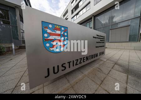 Justizzentrum Jena 20082024 - im Justizzentrum Jena sind das Thueringer Oberlandesgericht, das Amtsgericht Jena, die Generalstaatsanwaltschaft Thueringen, die sozialen Dienste in der Justiz und das Thueringer Anwaltsgericht untergebracht. *** Jenaer Justizzentrum 20082024 das Jenaer Justizzentrum ist Sitz des Thüringer Oberlandesgerichts, des Amtsgerichts Jena, der Thüringer Staatsanwaltschaft, des Sozialdienstes in der Justiz und des Thüringer Rechtsanwaltsgerichts 200824 ppb-129 Stockfoto