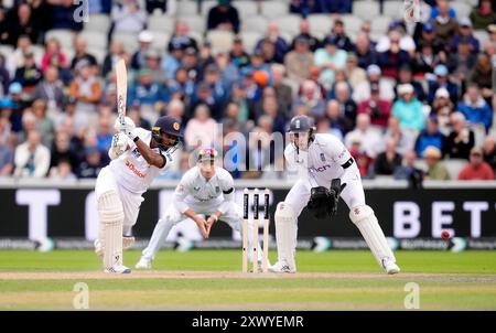 Kamindu Mendis aus Sri Lanka schlug am ersten Tag des ersten Rothesay Test Matches im Emirates Old Trafford, Manchester. Bilddatum: Mittwoch, 21. August 2024. Stockfoto