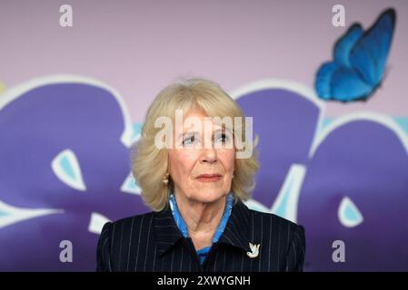 Aktenfoto vom 02/23 der Queen Consort während eines Besuchs im S.T.O.R.M Family Centre in London, da es sein 19-jähriges Bestehen begeht. ITV kündigte an, dass es her Majesty the Queen: Behind Closed Doors beauftragt hat, der später im Jahr 2024 ausgestrahlt wird, nachdem The Queen im Laufe eines Jahres für den Dokumentarfilm verfolgt wurde, der sich mit ihrer Arbeit beschäftigt, um das Bewusstsein für häusliche Gewalt zu schärfen. Das 90-minütige Programm wird Interviews mit Überlebenden, Verwandten, die ihre Angehörigen verloren haben, und mit denen, die an der Beendigung der Gewalt arbeiten, beinhalten. Ausgabedatum: Mittwoch, 21. August 2024. Stockfoto