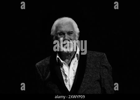 Raul Lavie singt im San Martin Theater beim BA Festival und beim Tango World Cup (Foto: Catriel Gallucci Bordoni/NurPhoto)0 Credit: NurPhoto SRL/Alamy Live News Stockfoto