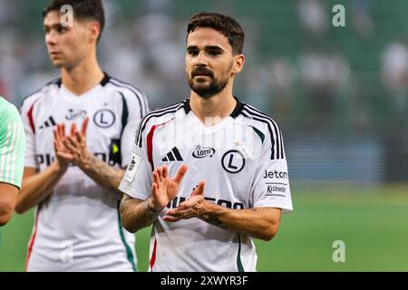 Warschau, Polen. August 2024. Claude Goncalves von Legia applaudiert während des Polnischen Spiels der PKO Bank Polski Ekstraklasa League zwischen Legia Warszawa und Radomiak Radom im Marschall Jozef Pilsudski Legia Warschau Municipal Stadium. Endpunktzahl: Legia Warszawa 4:1 Radomiak Radom. (Foto: Mikolaj Barbanell/SOPA Images/SIPA USA) Credit: SIPA USA/Alamy Live News Stockfoto