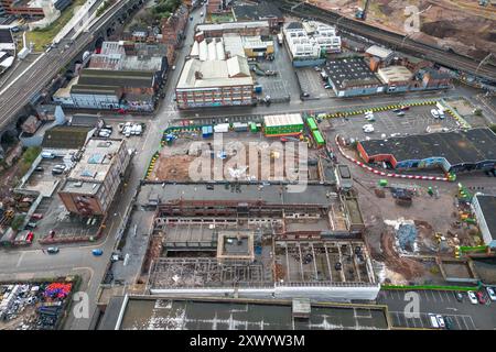 Canal Street, Digbeth, Birmingham, 15. März 2024 - Bau der neuen BBC-Studios in Digbeth, Birmingham. Nach Fertigstellung werden Midlands und andere BBC-Produktionen aus der Mailbox und anderen Bereichen in das kreative Viertel der Stadt am Standort Digbeth verlegt. Das Gebäude, das umgebaut wird, ist die alte Typhoo-Teefabrik, die von 1929 bis 1978 betrieben wurde, da die Fabrik verfallen und ungenutzt war. Nach Fertigstellung befindet sich der neue Standort neben HS2, sodass die Mitarbeiter problemlos von und nach London pendeln können. Das Gebäude spielte auch in Steven Spielbergs Film Ready Player One. Stockfoto