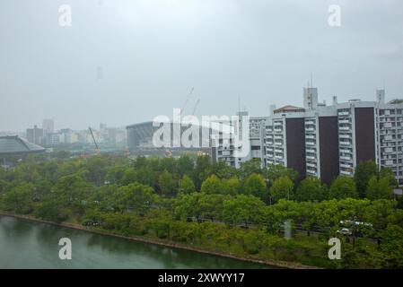 Edion Peace Wing Hiroshima im Bau, Hiroshima City, Hiroshima, Japan. Stockfoto