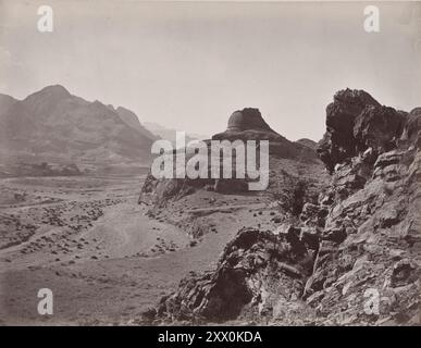 Vintage-Foto von buddhistischem Tope in Sphola. Afghanistan. 1878-1880 Sphola Stupa ist ein buddhistisches Denkmal im Khyber Pass, Khyber Pakhtunkhwa in Pakistan. Stockfoto