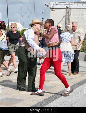 Tanzen im Muscheltank, Lytham Green, Lytham St Annes, Lancashire, Großbritannien, Europa Stockfoto