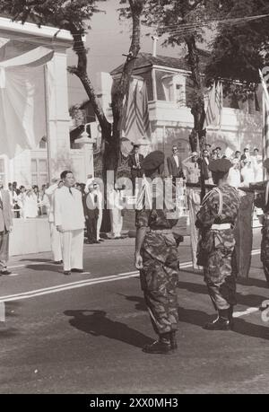 Vietnamkrieg. Während der Zeremonien in Saigon, Südvietnam, versprach die vietnamesische Luftwaffe ihre Unterstützung für die NGO Dinh Diem nach einem politischen Aufstand und einem Attentat auf das Leben des Präsidenten. März 1962. Stockfoto