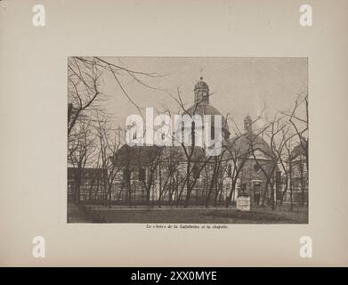 Archivfoto des Krankenhauses Pitié-Salpêtrière. Paris, Frankreich. 1925 Ein Blick auf die Kapelle des Krankenhauses, aus dem angrenzenden Wald. Die Kapelle wurde 1669 von Ludwig XIV. In Auftrag gegeben Stockfoto