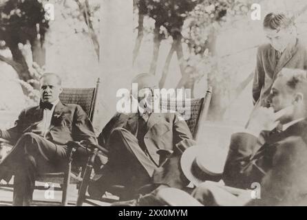 Stellvertretender Marineminister Franklin D. Roosevelt mit Präsident Woodrow Wilson. 1915 Stockfoto