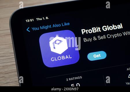 OSTRAVA, TSCHECHIEN – 1. AUGUST 2024: App-Store mit probit Global Mobile App zum Kauf und Verkauf von Kryptowährungen Stockfoto