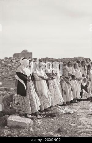 Das Leben in Palästina im frühen 20. Jahrhundert. Das Samaritanische Pessach auf dem Mt. Gerizim. Frauenplatz bei der Zeremonie. Das Historische Palästina. Osmanisches Reich. 1900-1920 Stockfoto