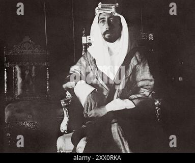 Porträt von Faisal bin Hussein. Faisal I. bin Al-Hussein bin Ali Al-Haschemi (1885–1933) war 1920 König des Arabischen Königreichs Syrien oder Großsyrien und war vom 23. August 1921 bis zu seinem Tod König des Irak. Er war der dritte Sohn von Hussein bin Ali, dem Großen Emir und Sharif von Mekka, der im Juni 1916 zum König der Araber ernannt wurde. Er war ein direkter Nachkomme Muhammads in der 38. Generation, da er zur Haschemitischen Familie gehörte. Stockfoto