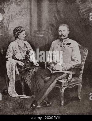 Erzherzog Franz Ferdinand von Österreich mit seiner Frau Sophie, Herzogin von Hohenberg. 1910er Jahre war Erzherzog Franz Ferdinand Carl Ludwig Joseph Maria von Österreich (1863–1914) der Thronfolger Österreichs-Ungarns. Seine Ermordung in Sarajevo war die unmittelbarste Ursache des Ersten Weltkriegs. Franz Ferdinand war der älteste Sohn des Erzherzogs Karl Ludwig von Österreich, des jüngeren Bruders Kaiser Franz Joseph I. von Österreich. Nach dem Tod von Kronprinz Rudolf 1889 und dem Tod von Karl Ludwig 1896 wurde Franz Ferdinand Thronfolger Österreichisch-Ungarns. Sein Courtshi Stockfoto