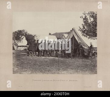 Vintage-Foto von Präsident Lincoln auf dem Schlachtfeld von Antietam. USA, Oktober 1862 fotografisches Skizzenbuch des Krieges. 1866 Stockfoto