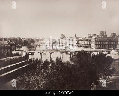 Vintage-Blick auf die seine, Paris Gustave Le Gray French, 1857 Blick auf die seine, in Paris, vom Square du Vert-Galant, einem Park an der Spitze der Ile de la Cité, im Jahr 1857. Eine Reiterstatue Heinrichs IV. Ist unten rechts zu sehen. Das große Gebäude auf der rechten Seite ist der Louvre. Stockfoto