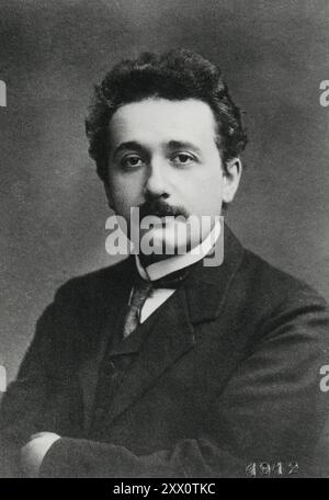 Porträt von Albert Einstein. 1912 Albert Einstein (1879–1955) war ein in Deutschland geborener theoretischer Physiker, der die Relativitätstheorie entwickelte, eine der beiden Säulen der modernen Physik (neben der Quantenmechanik). Sein Werk ist auch für seinen Einfluss auf die Philosophie der Wissenschaft bekannt. Er ist in der Öffentlichkeit vor allem für seine Masse-Energie-Äquivalenzformel E = mc2 bekannt, die als „die berühmteste Gleichung der Welt“ bezeichnet wird. 1921 erhielt er den Nobelpreis für Physik „für seine Verdienste um die theoretische Physik und insbesondere für seine Entdeckung des Gesetzes des photoelektrischen Effekts“, einem Pivot Stockfoto