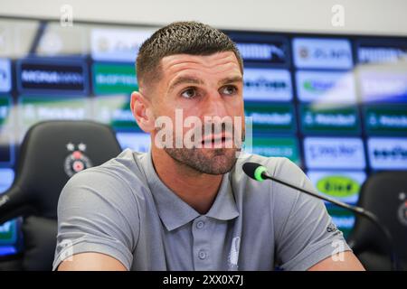 Belgrad, Serbien. August 2024. Gent's Stefan Mitrovic wurde auf einer Pressekonferenz der belgischen Fußballmannschaft KAA Gent am Mittwoch, den 21. August 2024 in Belgrad, Serbien, vorgestellt. Das Team bereitet sich auf das morgige Spiel gegen den serbischen FK Partizan Belgrad vor, in der ersten Etappe der Play-offs für die UEFA Conference League. BELGA FOTO NIKOLA KRSTIC Credit: Belga Nachrichtenagentur/Alamy Live News Stockfoto