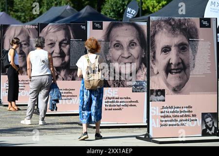 Prag, Tschechische Republik. August 2024. Kultur- und Sozialfestival Nevermore 68, das am 56. Jahrestag der sowjetisch geführten Besetzung der Tschechoslowakei durch Truppen des Warschauer Pakts im Jahr 1968 in Prag, Tschechien, am 21. August 2024 stattfindet. Dieses Jahr steht das Thema der Veranstaltung unter dem Titel Frauen in Dissens. Quelle: Michal Kamaryt/CTK Photo/Alamy Live News Stockfoto