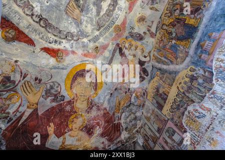 Maka, Türkei - 26. Juli 2024: Detail des Innern des Klosters Sumela, eines griechisch-orthodoxen Klosters in Maka, Türkei. Stockfoto