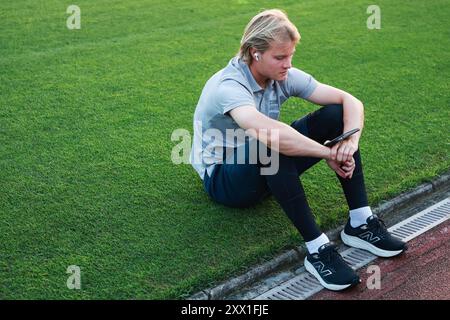 Belgrad, Serbien. August 2024. Gents Andri Gudjohnsen wurde am Mittwoch, den 21. August 2024, bei einer Inspektion des Spielfeldes der belgischen Fußballmannschaft KAA Gent in Belgrad, Serbien, dargestellt. Das Team bereitet sich auf das morgige Spiel gegen den serbischen FK Partizan Belgrad vor, in der ersten Etappe der Play-offs für die UEFA Conference League. BELGA FOTO NIKOLA KRSTIC Credit: Belga Nachrichtenagentur/Alamy Live News Stockfoto