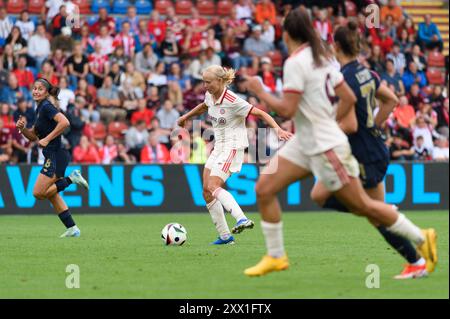 Unterhaching, Deutschland. August 2024. Unterhaching, 20. August 2024: Pernille Harder (21 FC Bayern München) während des Freundschaftsspiels zwischen dem FC Bayern München und Juventus FC im uhlsport PARK, Unterhaching. (Sven Beyrich/SPP) Credit: SPP Sport Press Photo. /Alamy Live News Stockfoto