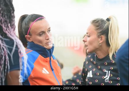 Unterhaching, Deutschland. August 2024. Unterhaching, 20. August 2024: Verletzte Barbara Bonansea (11 Juventus FC) nach dem Freundschaftsspiel zwischen dem FC Bayern München und Juventus FC im uhlsport PARK, Unterhaching. (Sven Beyrich/SPP) Credit: SPP Sport Press Photo. /Alamy Live News Stockfoto