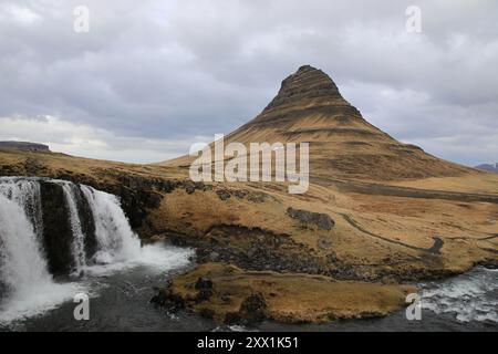 Island - 2024 05 12, Landschaftsbild auf Island, Landschaft am Kirkjufellsfoss Stockfoto