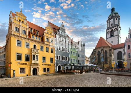 Historische Marktapotheke und spätgotische Kirche unserer Lieben Frau, Marktplatz, Meißen, Sachsen, Deutschland, Europa Stockfoto