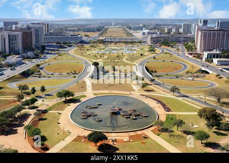 Blick vom Fernsehturm auf die Monumentalachse oder Central Avenue, UNESCO-Weltkulturerbe, Brasilia, Bundesviertel, Brasilien, Südamerika Stockfoto