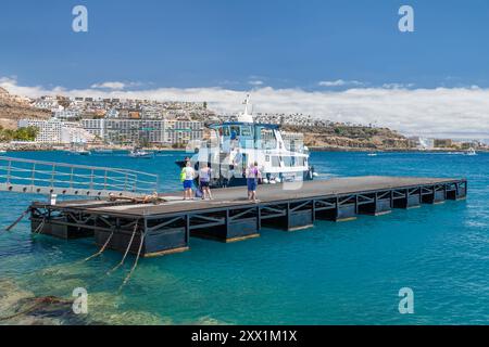 Fähre an einem Steg, Anfi del Mar Resort, Playa de la Verga, Arguineguin, Gran Canaria, Kanarische Inseln, Spanien, Atlantik, Europa Stockfoto