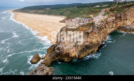 Luftaufnahme des Leuchtturms von Nazare, Oeste, Portugal, Europa Stockfoto