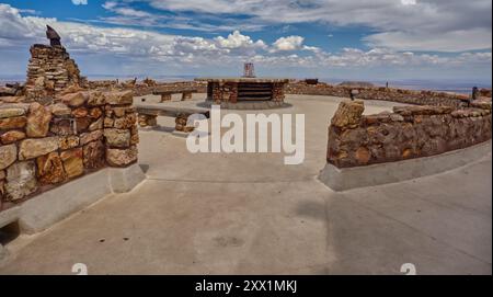 Die Aussichtsplattform des Desert View Watchtower am Südrand des Grand Canyon, UNESCO-Weltkulturerbe, Arizona, Vereinigte Staaten von Amerika Stockfoto