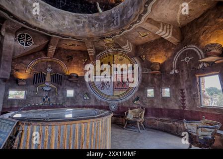 Blick von innen auf den historischen Desert View Watchtower am Südrand des Grand Canyon, Arizona Stockfoto