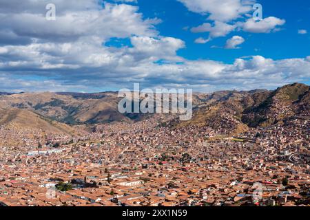 Erhöhter Blick auf die Stadt Cusco (Cuzco), Provinz Cusco, Region Cusco, Peru, Südamerika Stockfoto