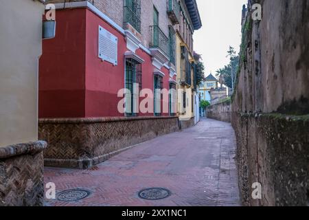 Architektonische Details von Santa Cruz, Sevillas wichtigstem Touristenviertel und ehemaliges jüdisches Viertel im historischen Zentrum (Casco Antiguo), Sevilla Stockfoto