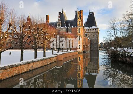 Chateau de Maintenon im Schnee, Departement Eure-et-Loir, Region Centre-Val-de-Loire, Frankreich, Europa Stockfoto