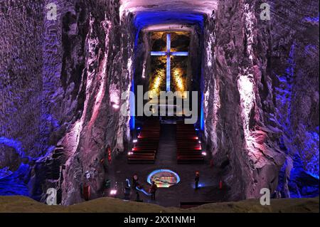 Hauptaltar in der neuen Salzkathedrale von Zipaquira, Département Cundinamarca, Savanne von Bogota, Kolumbien, Südamerika Stockfoto