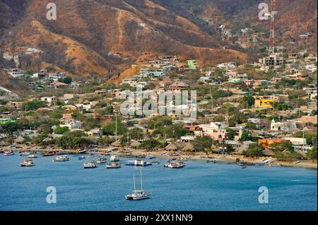 Bucht von Taganga in der Nähe von Santa Marta, Departement Magdalena, Karibische Region, Kolumbien, Südamerika Stockfoto