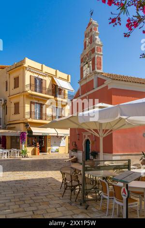 Blick auf die Himmelfahrt des Herrn Heilig-Orthodoxe Kirche in Gaios Stadt, Paxos, Ionisches Meer, griechische Inseln, Griechenland, Europa Stockfoto