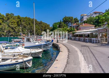 Blick auf die Boote im Hafen von Gaios, Paxos, Ionisches Meer, griechische Inseln, Griechenland, Europa Stockfoto