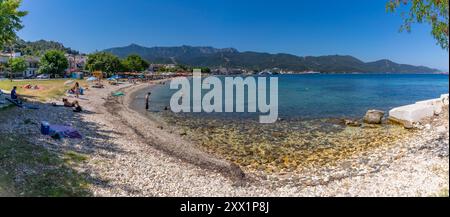 Blick auf Strand und Meer in Thassos Stadt, Thassos, Ägäis, griechische Inseln, Griechenland, Europa Stockfoto