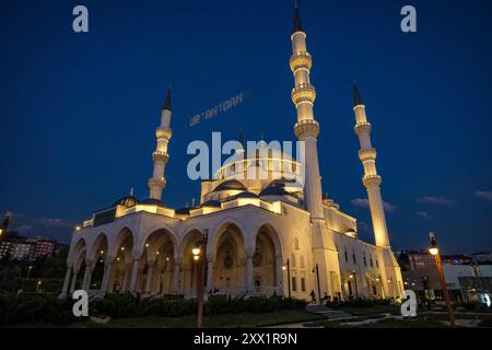 Ankara, Türkei - 10. August 2024: Blick auf die Melike Hatun Moschee in Ankara, Türkei. Stockfoto