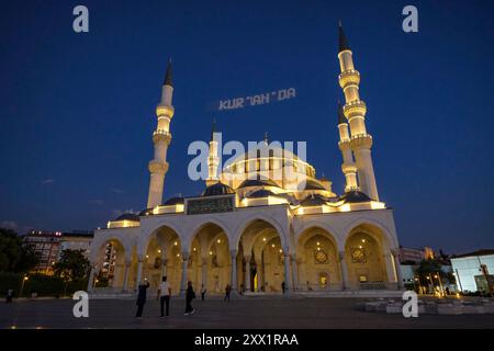 Ankara, Türkei - 10. August 2024: Blick auf die Melike Hatun Moschee in Ankara, Türkei. Stockfoto